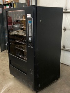 lot 3 image: FSI  Wittern Snack Vending Machine