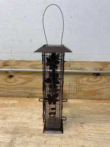 lot 28 image: PERKY-PET Squirrel Be Gone Caged Bird Feeder