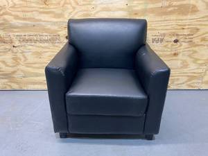 lot 75 image: LoungeOfficeDen Chair