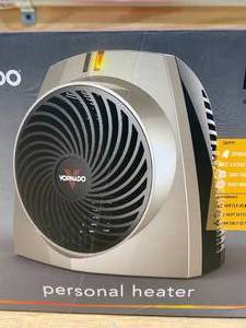 lot 106 image: VORNADO 1559 BTU 750-Watt Portable Electric Fan Heater Furnace VH203 Personal Vortex