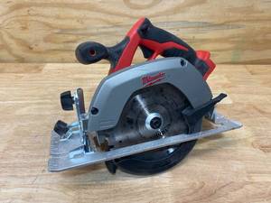 lot 82 image: MILWAUKEE M18 18-Volt Lithium-Ion Cordless 6-12 in. Circular Saw (Tool-Only)