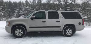 lot 2 image: 2007 Chevy Suburban LTZ 4x4