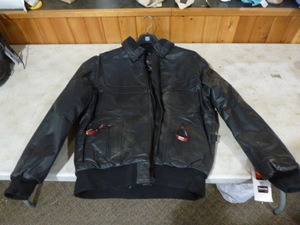 lot 26 image: DuraTrak Mens Black Leather Jacket