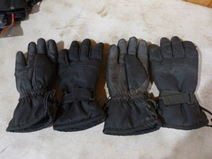 lot 57 image: 2 Pair of Mossi Motorsports Apparel Snow Gloves