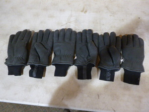 lot 61 image: 3 Pair of Leather Snow Gloves