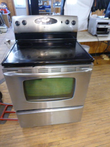 lot 1 image: Maytag Glasstop Electric Range