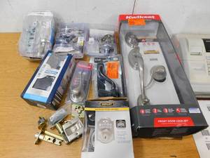 lot 40 image: Assorted Door Locks & Deadbolts.