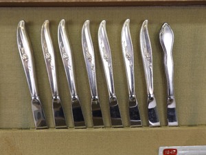 lot 72 image: 46 Piece Set of Vintage 1847 Rogers Magic Rose Pattern Silver Plate Flatware