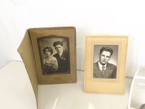 lot 86 image: Lot of Antique and Vintage Photos