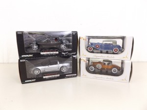 lot 148 image: 2 NRFB Greenlight 124 and 2 NRFB Signature 132 Die Cast Cars