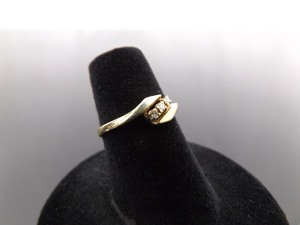 lot 152 image: 10K Yellow Gold Diamond Accented Ring Size 5.5