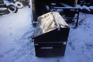 lot 16 image: Large Metal Job Site Job Box