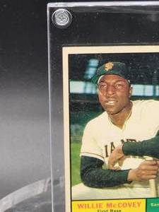 lot 69 image: 1961 Topps Willie McCovey Baseball Card #517