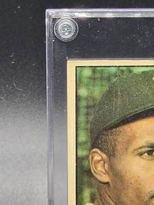 lot 68 image: 1961 Topps Roberto Clemente Baseball Card #388