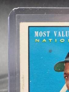 lot 41 image: 1961 Topps Willie Mays Baseball Card #482