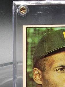lot 11 image: 1961 Topps Roberto Clemente Baseball Card #388