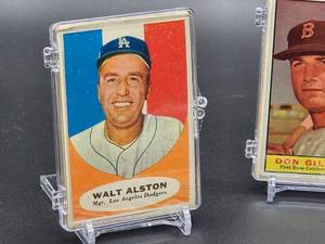lot 40 image: 40 Assorted 1961 Topps Baseball Cards in (4) ten Card Count Plastic Holders