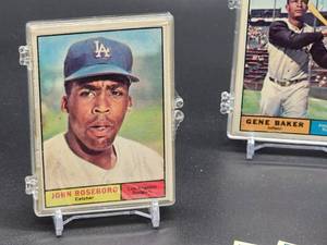 lot 91 image: 40 Assorted 1961 Topps Baseball Cards in (4) ten Card Count Plastic Holders