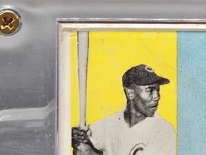 lot 6 image: 1960 Topps Ernie Banks Baseball Card #10