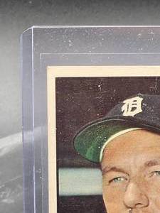 lot 130 image: 1961 Topps Al Kaline Baseball Card #429