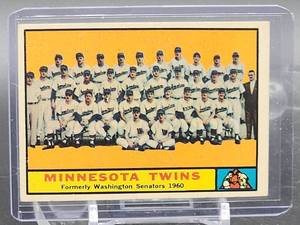 lot 89 image: (2) 1961 Topps Team Baseball Cards
