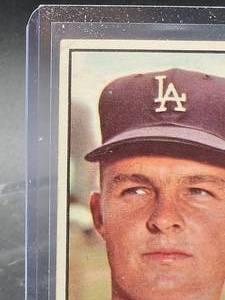 lot 121 image: 1961 Topps Don Drysdale Baseball Card #260