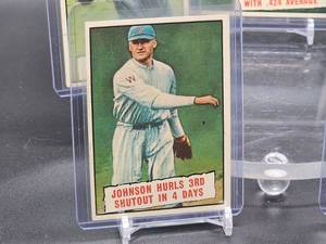 lot 104 image: (5) Assorted 1961 Topps Baseball Cards