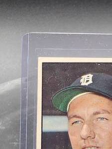 lot 123 image: 1961 Topps Al Kaline Baseball Card #429