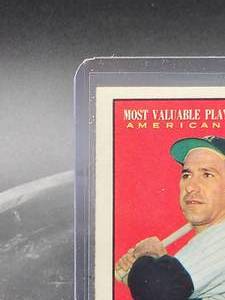lot 102 image: 1961 Topps Yogi Berra Baseball Card #472