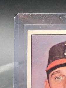 lot 19 image: 1961 Topps Warren Spahn Baseball Card #200
