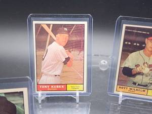 lot 72 image: (4) Assorted 1961 Topps Baseball Cards