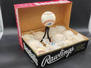 lot 193 image: (1) Box of Official Rawlings 1987 World Series Baseballs