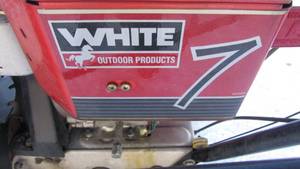 lot 25 image: White 7 Snow Blower on Tracks