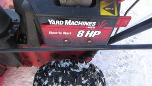 lot 28 image: Yard Machine 824 Snow Blower
