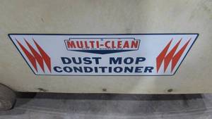 lot 42 image: Multi-Clean Dust Mop Conditioner