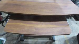 lot 46 image: Small Office Desk