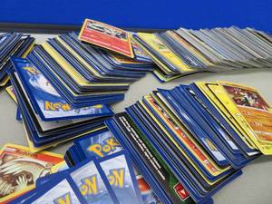 lot 1 image: POKEMON CARDS