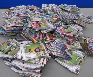 lot 2 image: FOOTBALL TRADING CARDS
