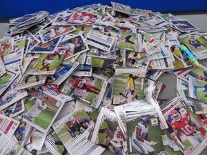 lot 16 image: LARGE LOT OF FOOTBALL  BASEBALL CARDS