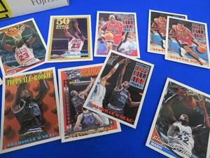 lot 23 image: BIG NAME AWESOME LOT OF MISC BASKETBALL CARDS