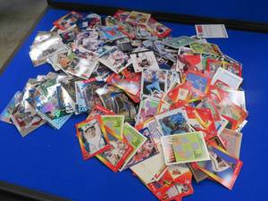 lot 29 image: MIXED SPORTS CARD LOT