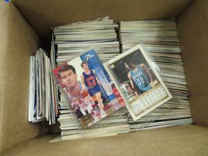 lot 31 image: MIXED SPORTS CARD LOT