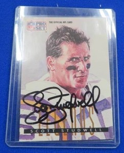 lot 40 image: AUTOGRAPHED (SIGNED) MINNESOTA VIKINGS CARD