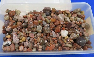 lot 56 image: AGATES