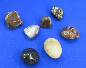 lot 58 image: POLISHED AGATES