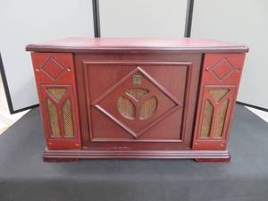 lot 62 image: PHONOGRAPH CHEST