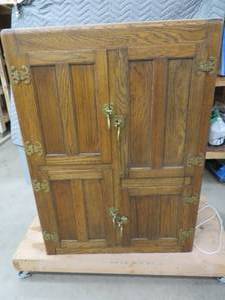 lot 63 image: VINTAGE ICE CHEST