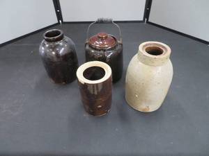 lot 69 image: VINTAGE POTTERY