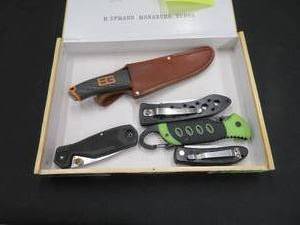 lot 74 image: KNIFES