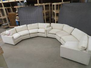 lot 103 image: SECTIONAL SOFA